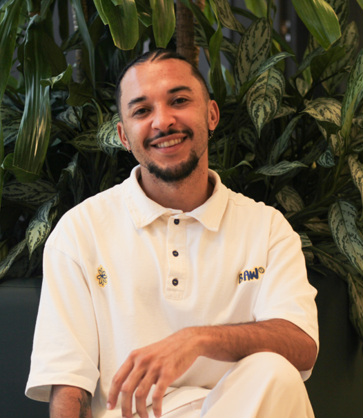 Marcos Brito, Arquiteto especialista em projetos residenciais, projetos sustentáveis e design de interiores.
