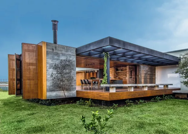 Estrutura aparente utilizando concreto aço e madeira na arquitetura