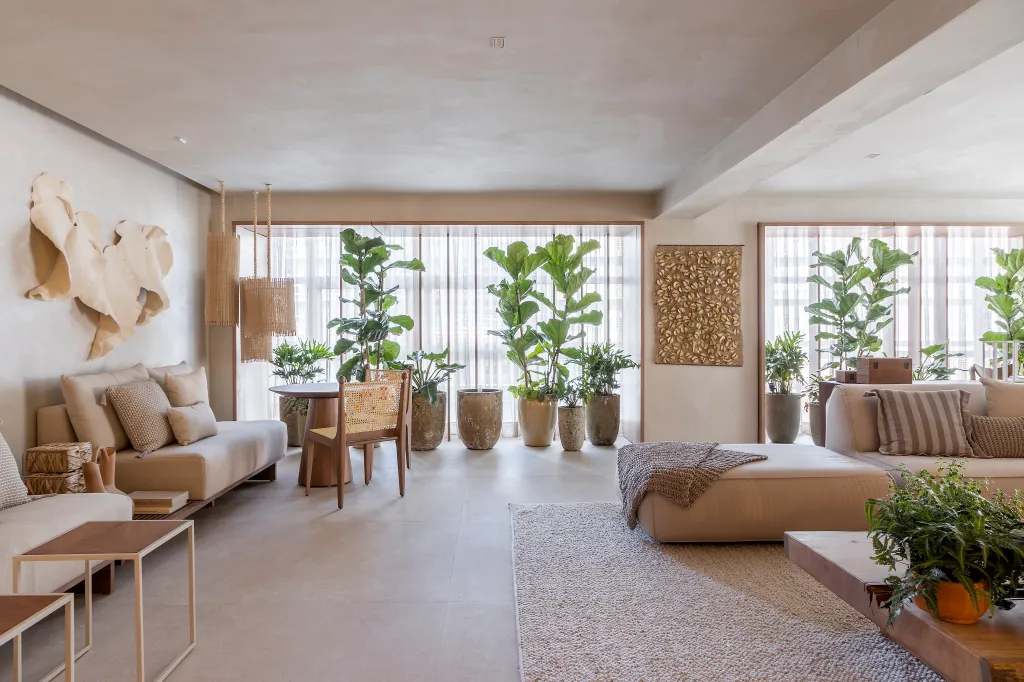 10 Ideias Incríveis para Integrar Natureza e Arquitetura na Sua Casa 5 iluminacao natural sala grande